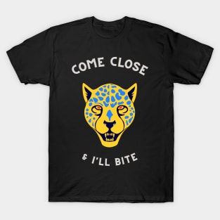 "Come close & i'll bite" T-Shirt